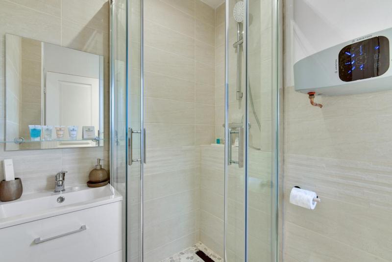 810 Suite Lucky Sam - Superb Apartment Баньоле Экстерьер фото